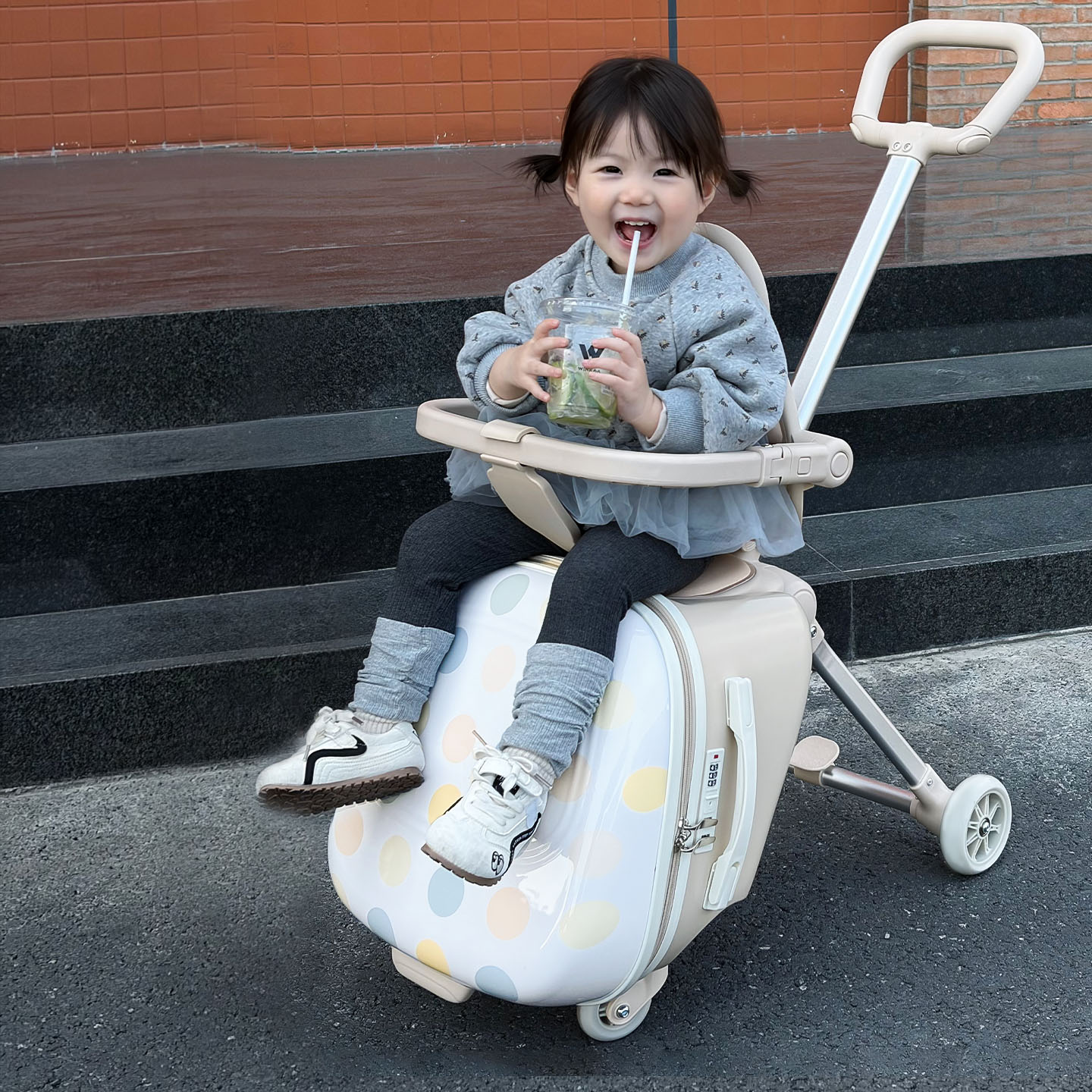 Baby Nursery Trolley - Bunnyfly Kinderkoffer zum Reiten und Gehen,